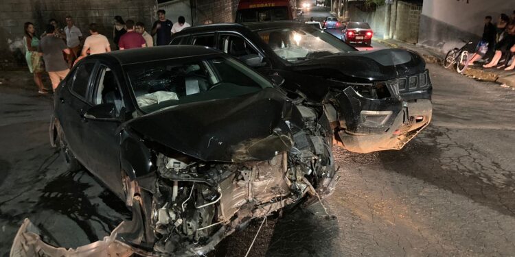 Acidente entre veículos é registrado na rua São Paulo