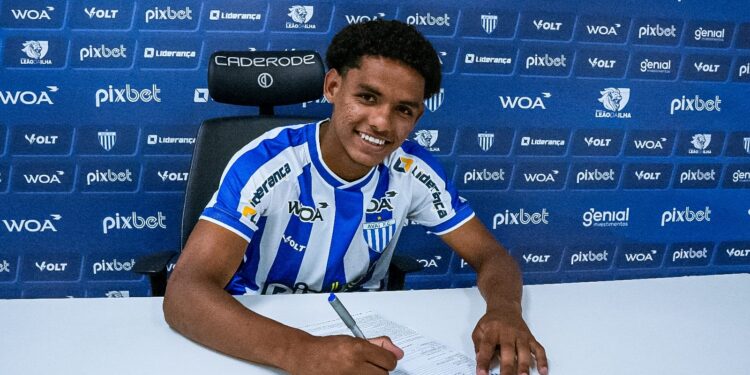 Atleta formiguense assina contrato profissional com o Avaí aos 16 anos