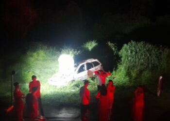 Colisão entre carro e motocicleta deixa três vítimas feridas na MG-050