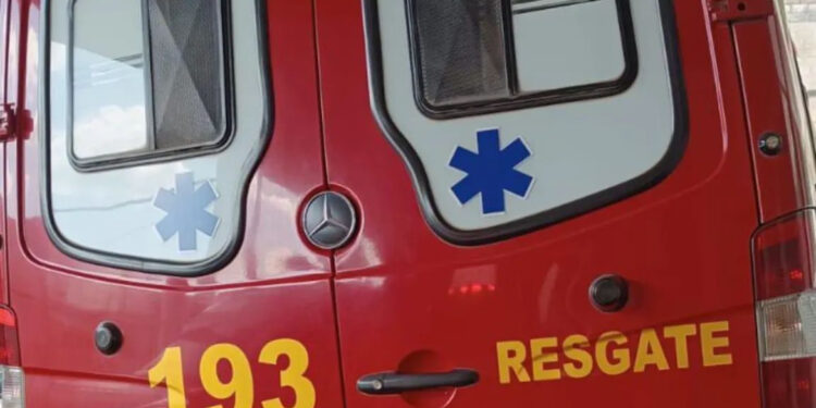 Duas pessoas se ferem em colisão entre automóveis no Engenho de Serra