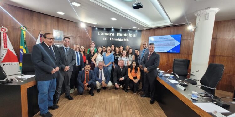 Câmara aprova regulamentação do Adicional Saúde da Família para servidores de equipes multiprofisionais das UBS