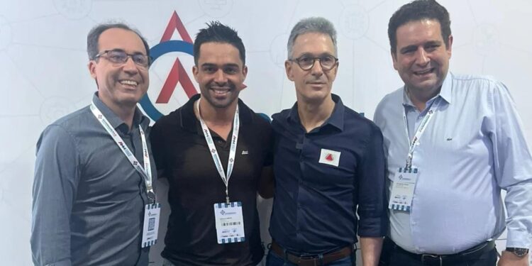 Prefeito de Córrego Fundo participa de evento da AMM e se encontra com o governador Zema