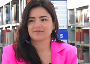 Flávia Leão lança seu primeiro livro romance “Vá embora, mamãe!”