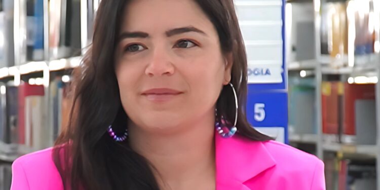 Flávia Leão lança seu primeiro livro romance “Vá embora, mamãe!”