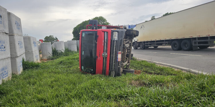 Acidente na MG-050 mobiliza Corpo de Bombeiros em Formiga