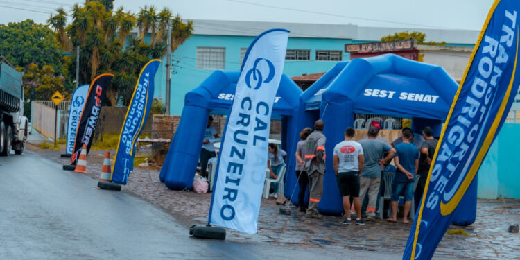 Blitz educativa reforça a importância do Novembro Azul em Córrego Fundo