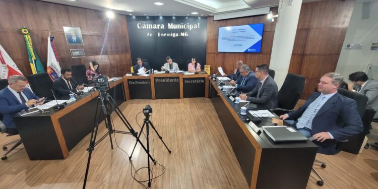 Última reunião Ordinária do ano no Legislativo é marcada por aprovações e homenagens