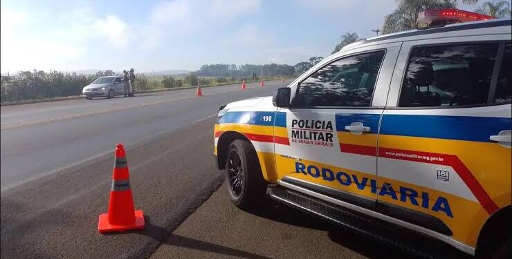 BR-354 terá interdição total nesta sexta-feira para remoção de veículo em abismo