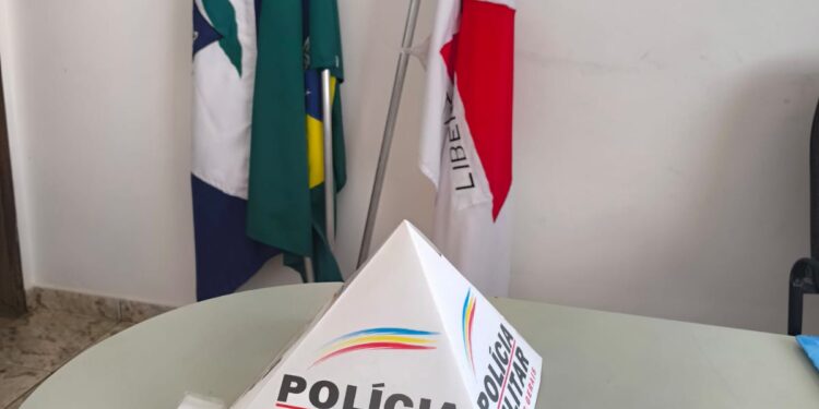 Homem é preso com diversas porções de drogas no centro de Pimenta