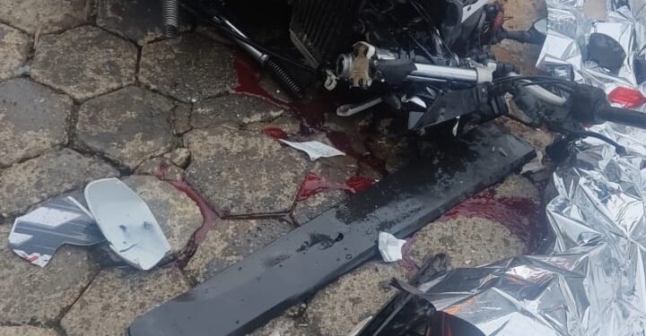 Motociclista de 29 anos morre após colidir com carro em Itapecerica