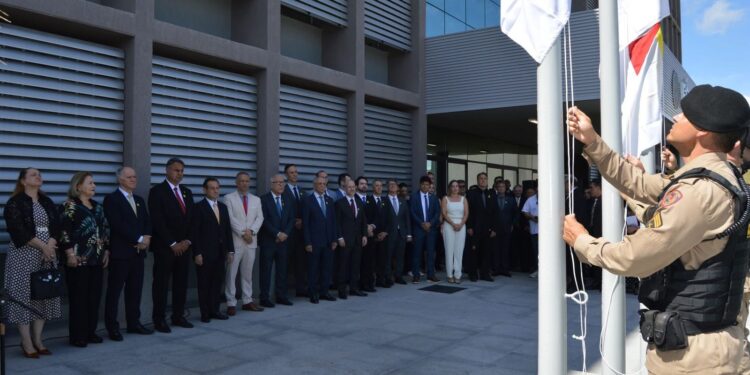 Formiga inaugura novo Fórum Magalhães Pinto e homenageia autoridades judiciárias