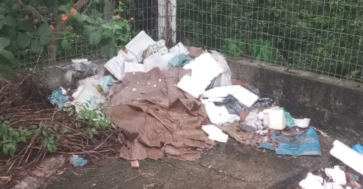 Moradores do Alto dos Pinheiros denunciam acúmulo de lixo e entulho no bairro