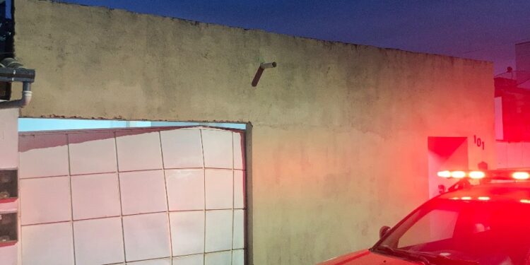 Fortes chuvas causam alagamentos e prejuízos em Formiga na madrugada deste domingo