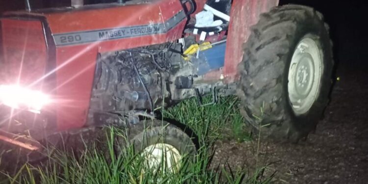 Polícia Militar frustra furto de trator e prende suspeitos armados em Medeiros/MG