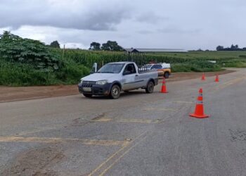 Motociclista abandona passageira gravemente ferida após acidente na MG-423, em Pitangui