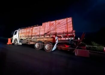 Acidente mata motorista e deixa passageira de carro gravemente ferida na BR-262, em Luz