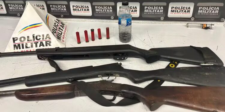 Mulher é agredida com pá pelo marido após pedi-lo para baixar volume de som em Divinópolis