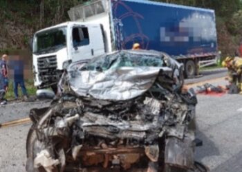 Acidente entre carro e caminhão na MG-050 deixa três mortos