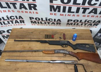 Polícia Militar apreende armas de fogo e motocicleta irregular em propriedade rural