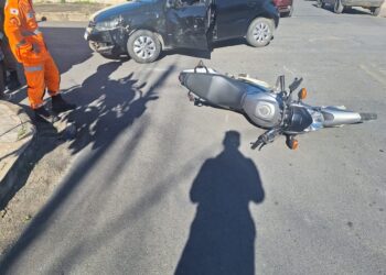 Jovem fica ferido em acidente na avenida Brasil, em Formiga