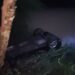Homem, mulher e criança morrem após carro cair em açude em Oliveira