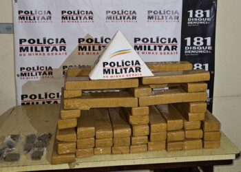 Acidente durante fuga leva à prisão de homem e apreensão de 45 barras de maconha