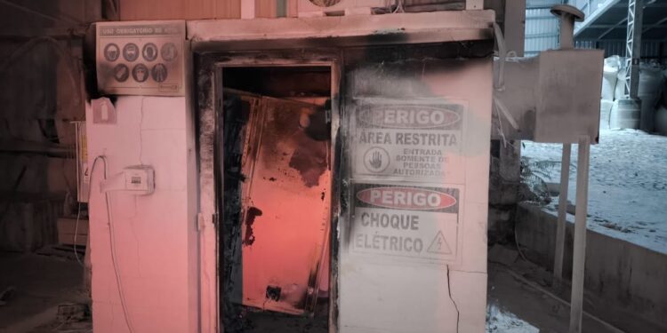 Incêndio em calcinação mobiliza Corpo de Bombeiros em Córrego Fundo