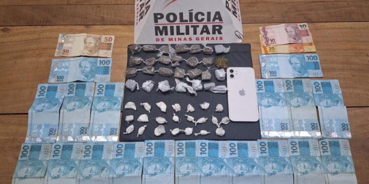 Polícia Militar apreende drogas e dinheiro durante Operação em Bambuí