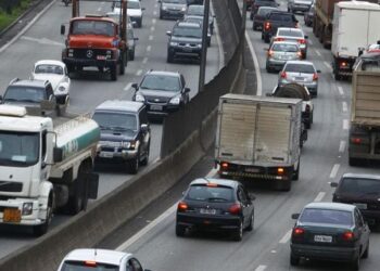 Zema sanciona lei que adia pagamento do IPVA para fevereiro