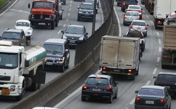 Zema sanciona lei que adia pagamento do IPVA para fevereiro