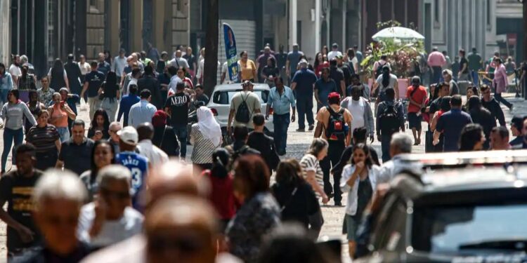 Desemprego em novembro chega a 6,1%, o menor desde 2012