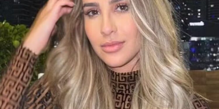 Influenciadora indiciada por ameaças, extorsão e injúria racial pela internet é presa em MG