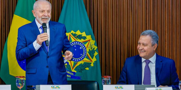 Lula reúne ministros para discutir estatais após rombo recorde