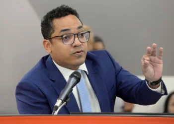 Salários atrasados de 2016 serão pagos aos servidores da educação de Minas nesta semana; confira valores