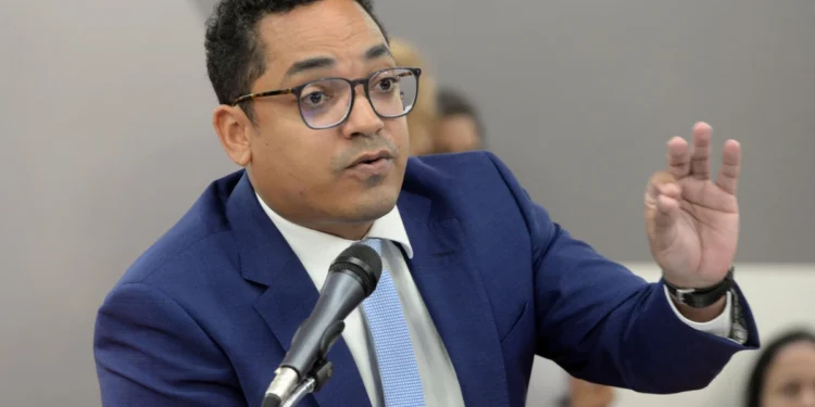 Salários atrasados de 2016 serão pagos aos servidores da educação de Minas nesta semana; confira valores