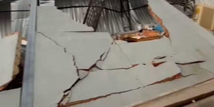 Chuva forte em Nova Serrana: muro e parte do teto de galpão de fábrica desabam