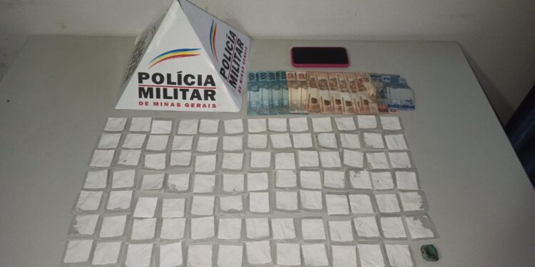 Polícia Militar prende jovem por tráfico de drogas no Alvorada