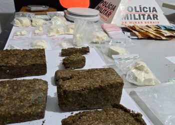 Operação da PM apreende drogas e prende quatro suspeitos de tráfico de drogas em Arcos