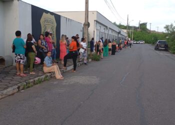 Delegacia de Formiga enfrenta dificuldades com alta demanda por documentos de identidade e falta de servidores