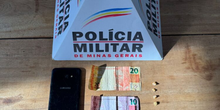 Bambuí: PM prende dois em ação contra o tráfico de drogas