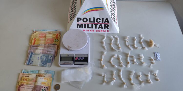 Polícia Militar prende suspeitos de tráfico de drogas e apreende menor na Lajinha