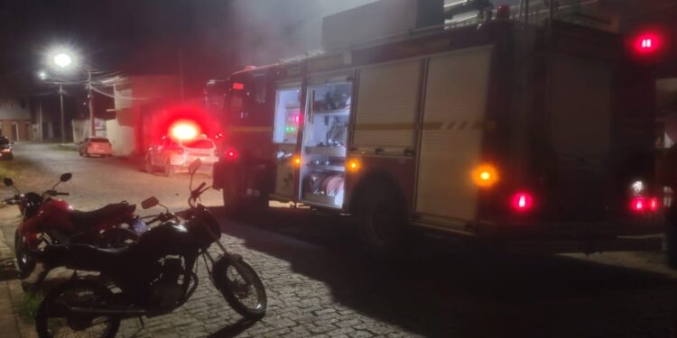 Homem é preso após incendiar residência no bairro São Luís