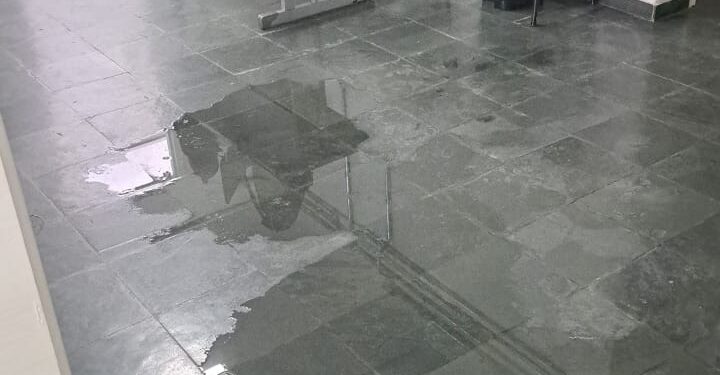 Goteiras colocam em xeque qualidade da obra de reforma do PSF do Alvorada, recém-inaugurada