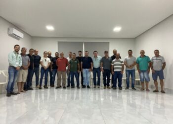 Reunião fortalece setor da cachaça em Córrego Fundo