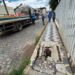 Ônibus do transporte público danifica calçada durante obras do SAAE, no Centro de Formiga