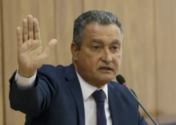 Contra inflação, Rui Costa sugere que povo troque laranja por outra fruta