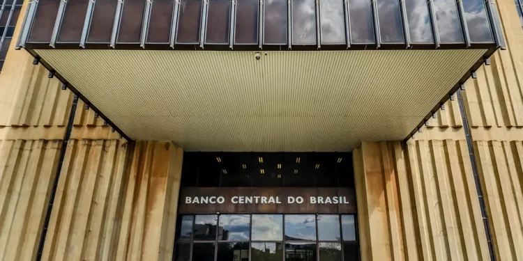 Copom eleva juros básicos da economia para 13,25% ao ano