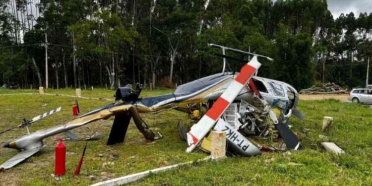 Helicóptero cai com 5 pessoas a bordo em Santa Catarina