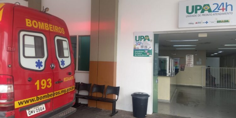 Corpo de Bombeiros de Formiga socorre idosa com mal súbito em ponto de ônibus