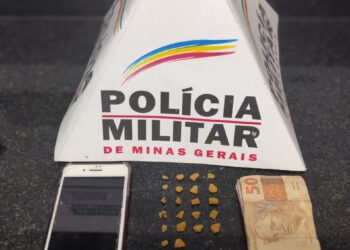 Menores são apreendidos com drogas no bairro Lajinha em Formiga